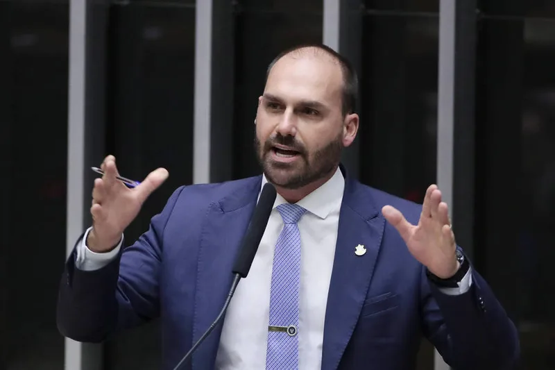 Primeira Turma do STF preserva condenação de Eduardo Bolsonaro por coação