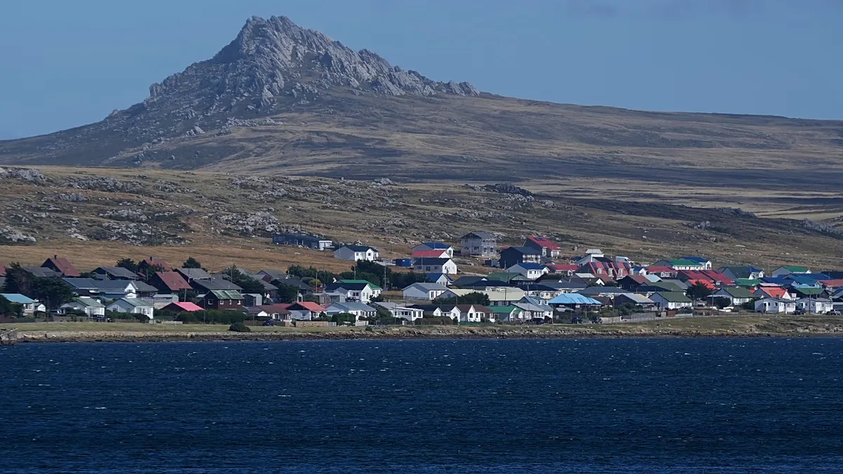 Trump sinaliza revisão do apoio dos EUA ao Reino Unido nas Malvinas