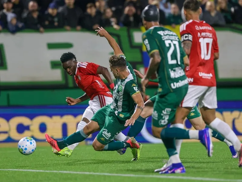 Internacional derrota a Chapecoense e se aproxima de sair do Z-4