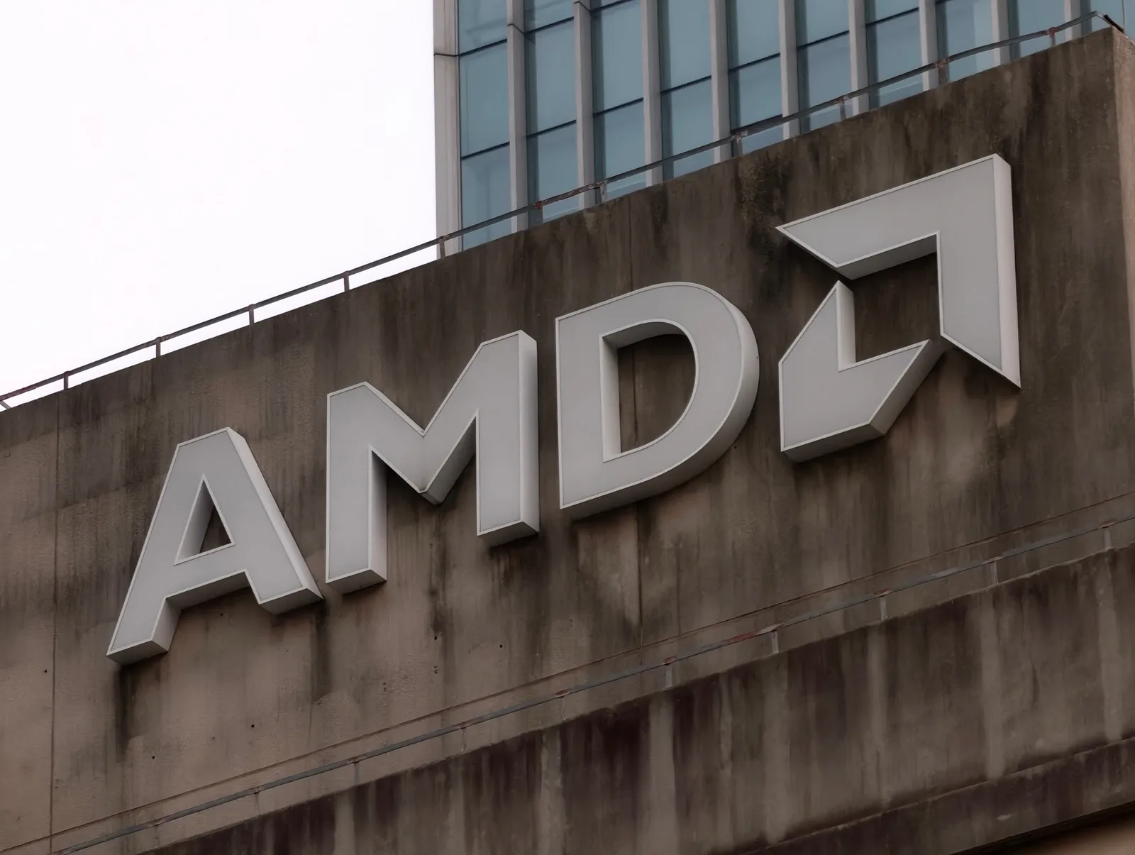 AMD atinge US$ 1 trilhão em valor de mercado com avanço em IA
