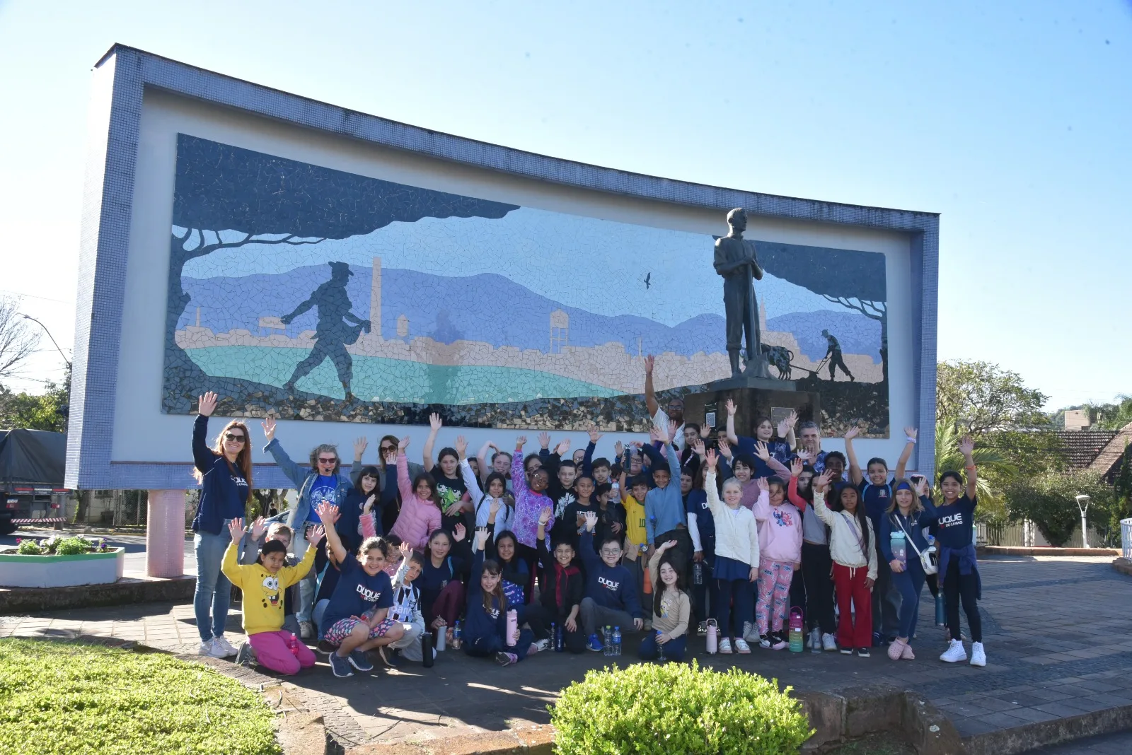Caminhada leva alunos a pontos históricos de Santa Cruz do Sul