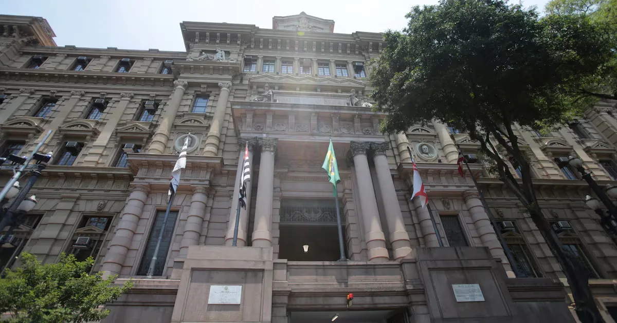 Técnico com salário de R$ 2,3 mil tem gratuidade negada após escolher foro de Osasco