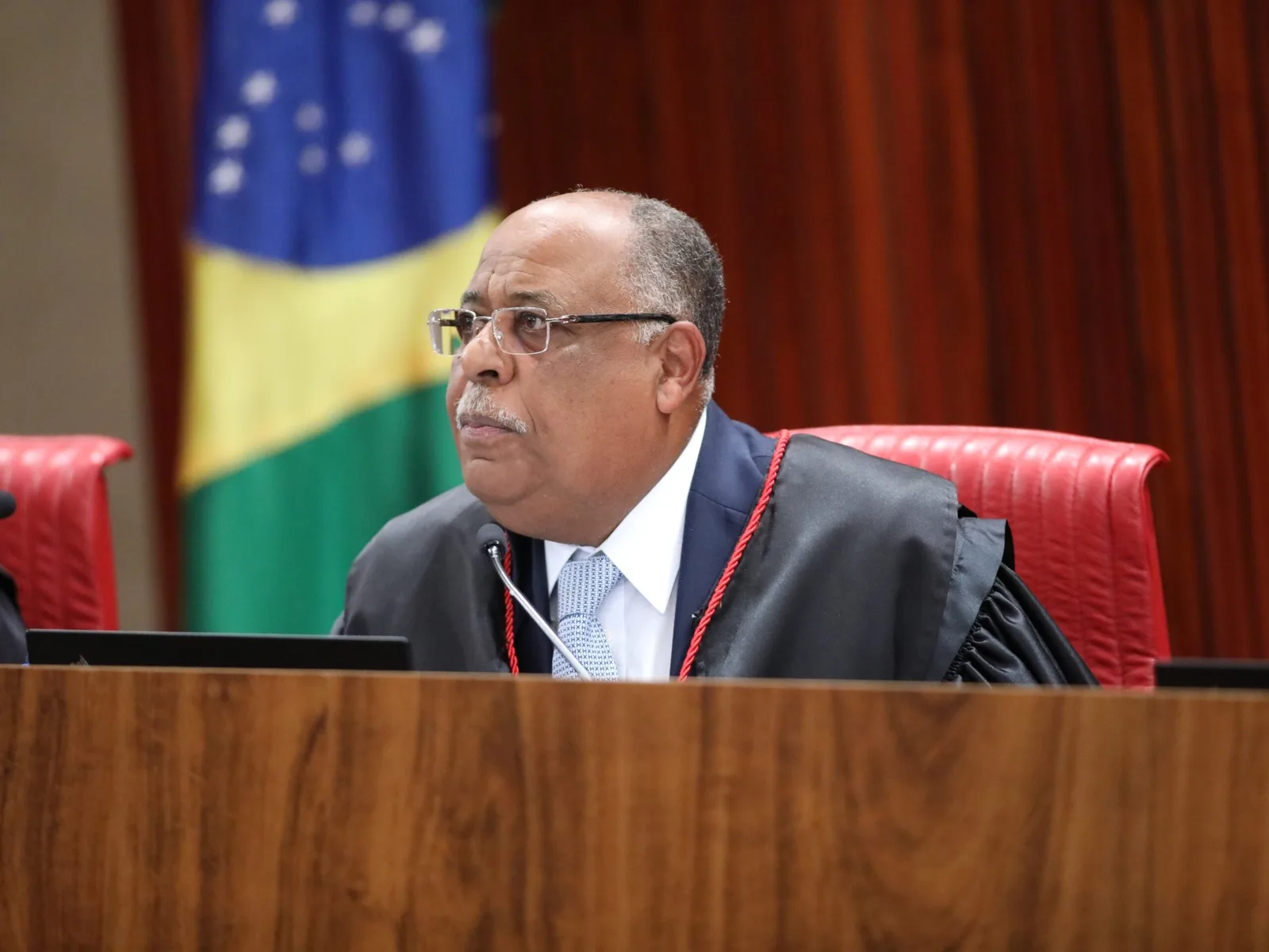 Mensagens indicam proximidade entre ministro do STJ e Daniel Vorcaro