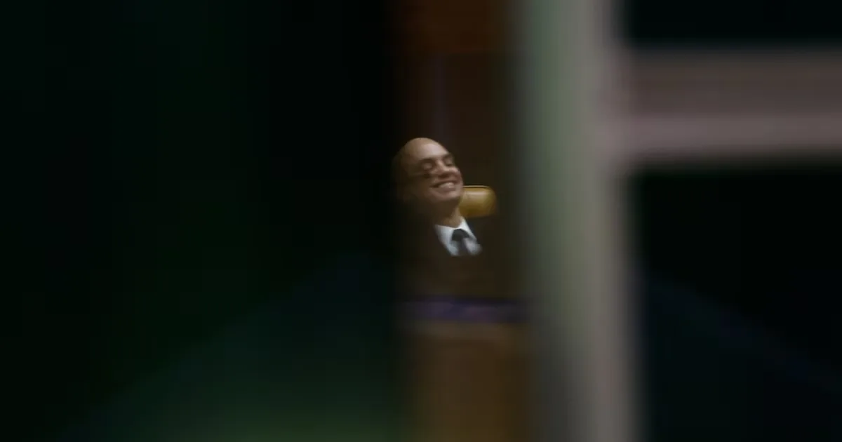 STF adia decisão sobre investigação envolvendo Moraes e mensagens de Vorcaro