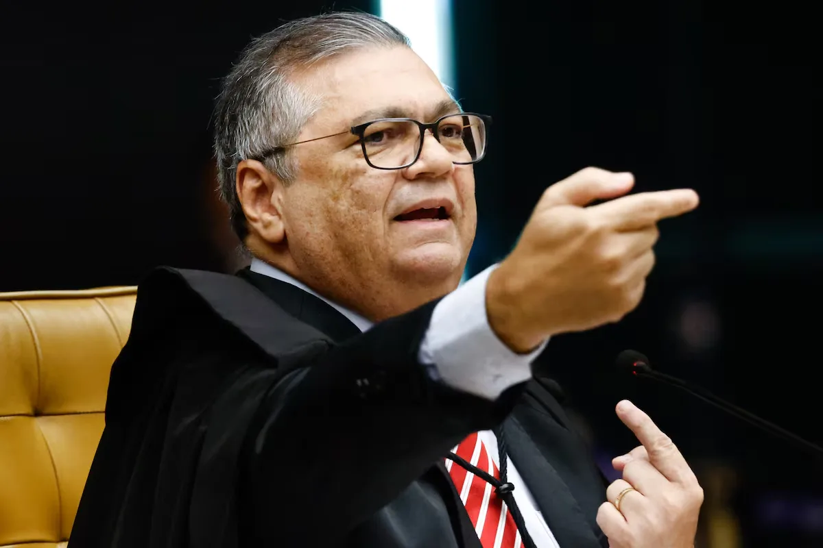 Dino cobra recato de magistrados, mas critica fim de inquérito das fake news