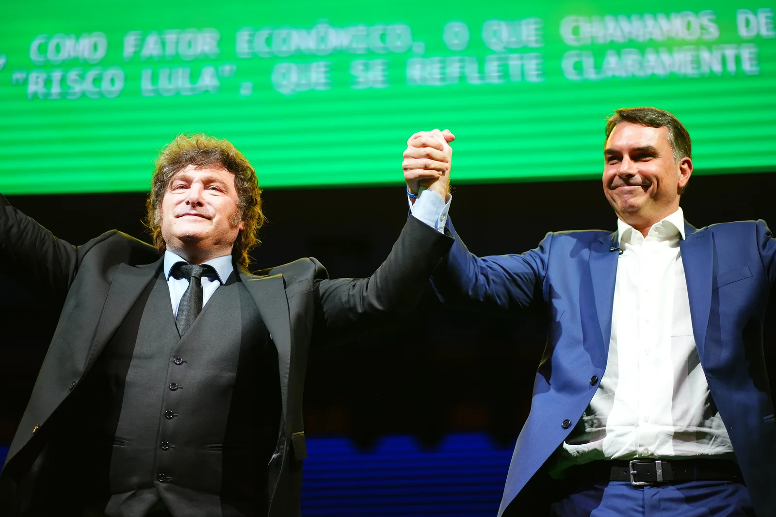 Milei acusa Lula de ladrão e declara apoio a Flávio Bolsonaro