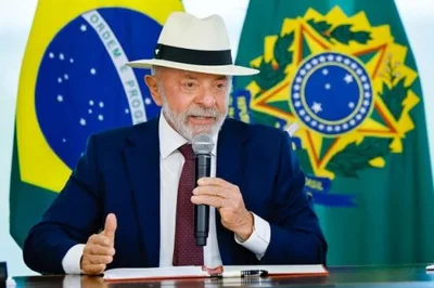 Lula chega a 42% e Flávio Bolsonaro marca 37% no primeiro turno