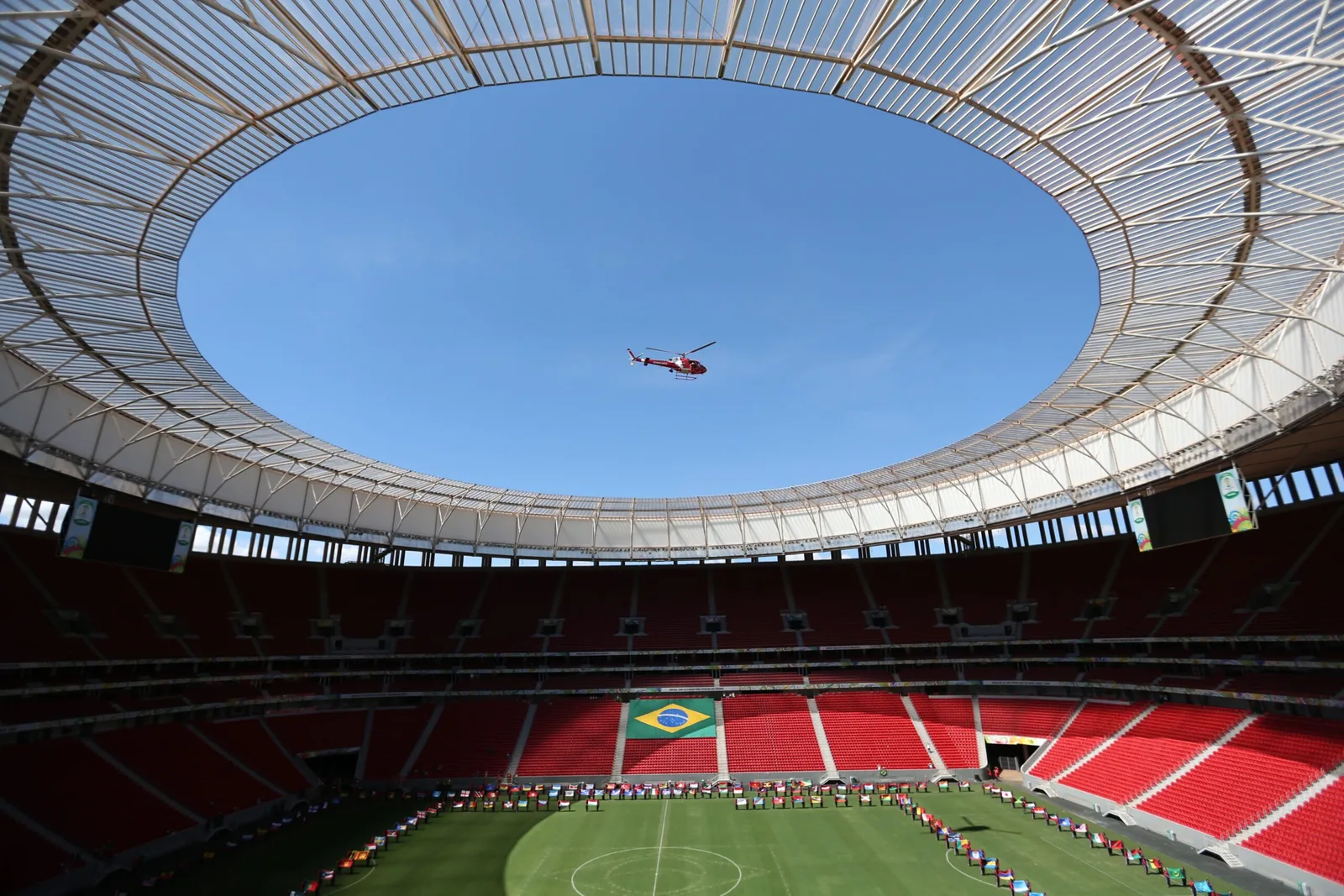 Fifa vistoria Mané Garrincha para Mundial Feminino de 2027