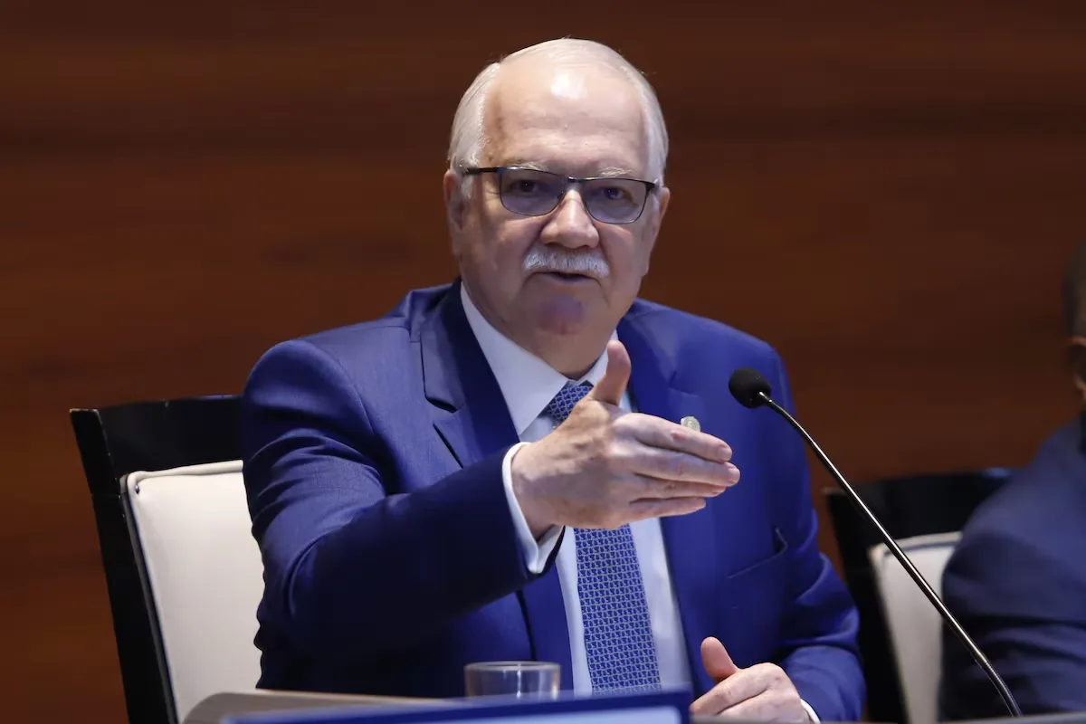Fachin agenda julgamento contra Moraes e redistribui inquérito das fake news