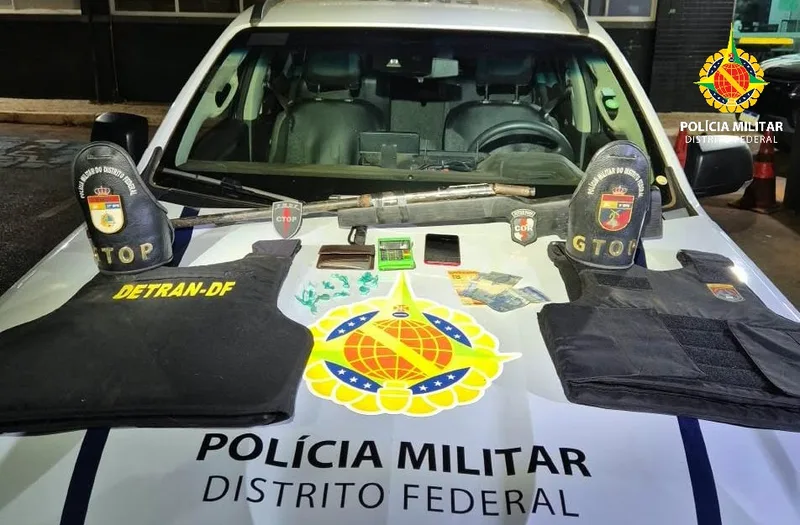 PMDF prende homem com arma, coletes e porções de cocaína em Santa Maria