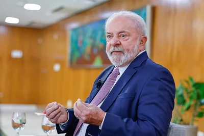 Lula associa símbolos do PT a Jesus em reunião com pastores