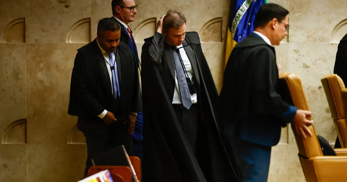 Mendonça contesta acusações e STF adia análise sobre caso Master