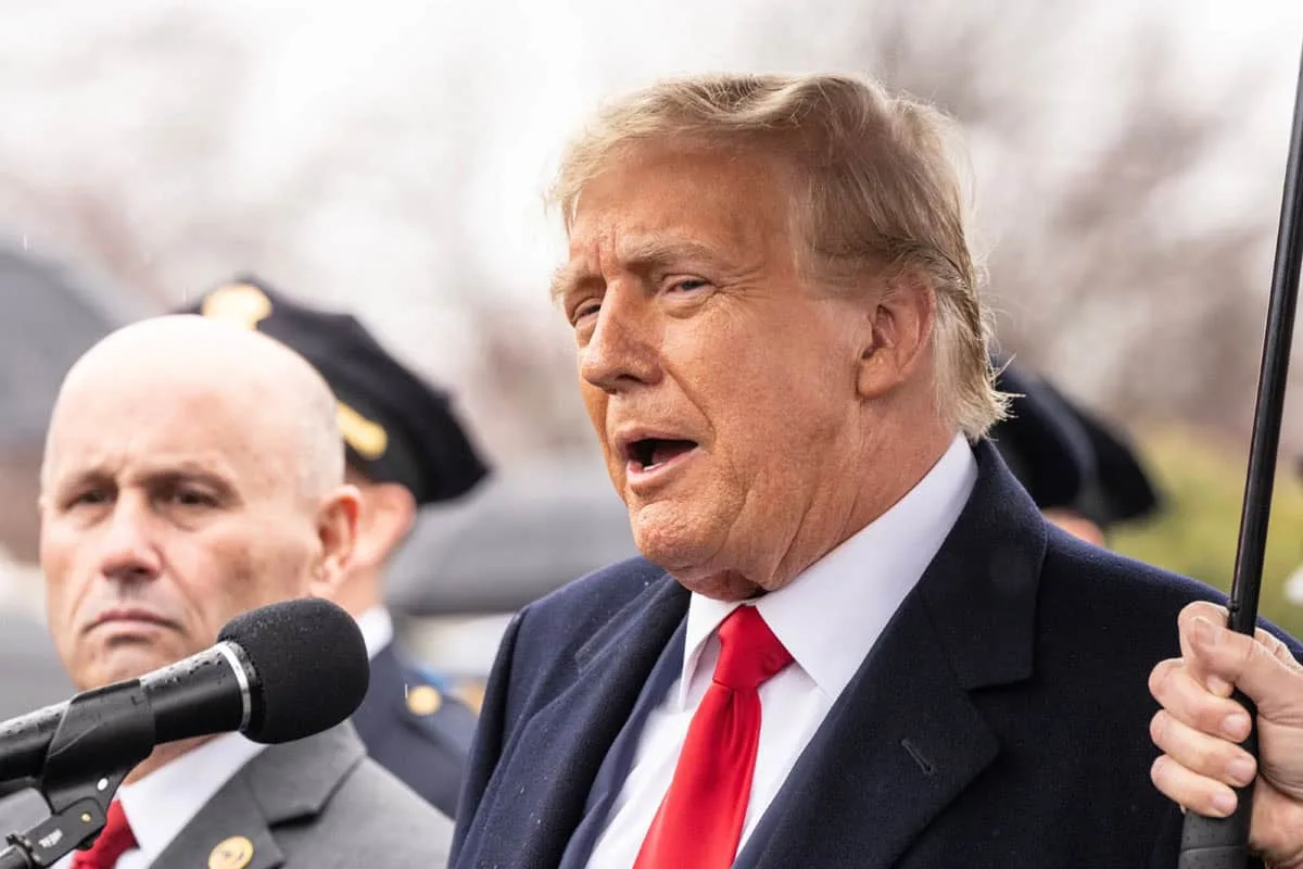Trump rejeita freio na inteligência artificial e cita risco de vantagem chinesa