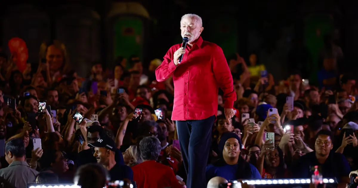 Bolsa Família volta ao centro da disputa eleitoral entre Lula e Flávio Bolsonaro