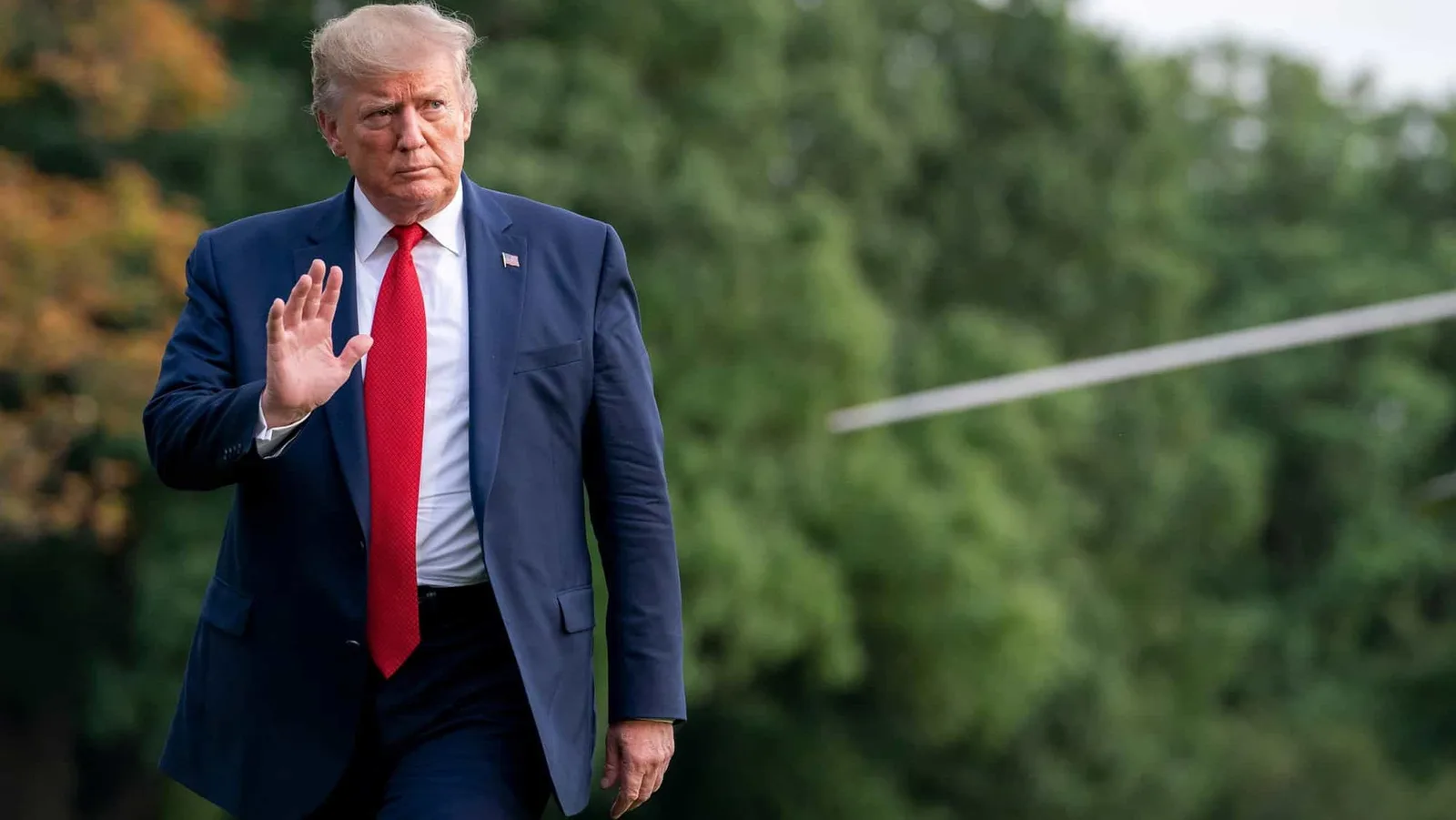 Trump anuncia força de trabalho para acompanhar inteligência artificial nos EUA
