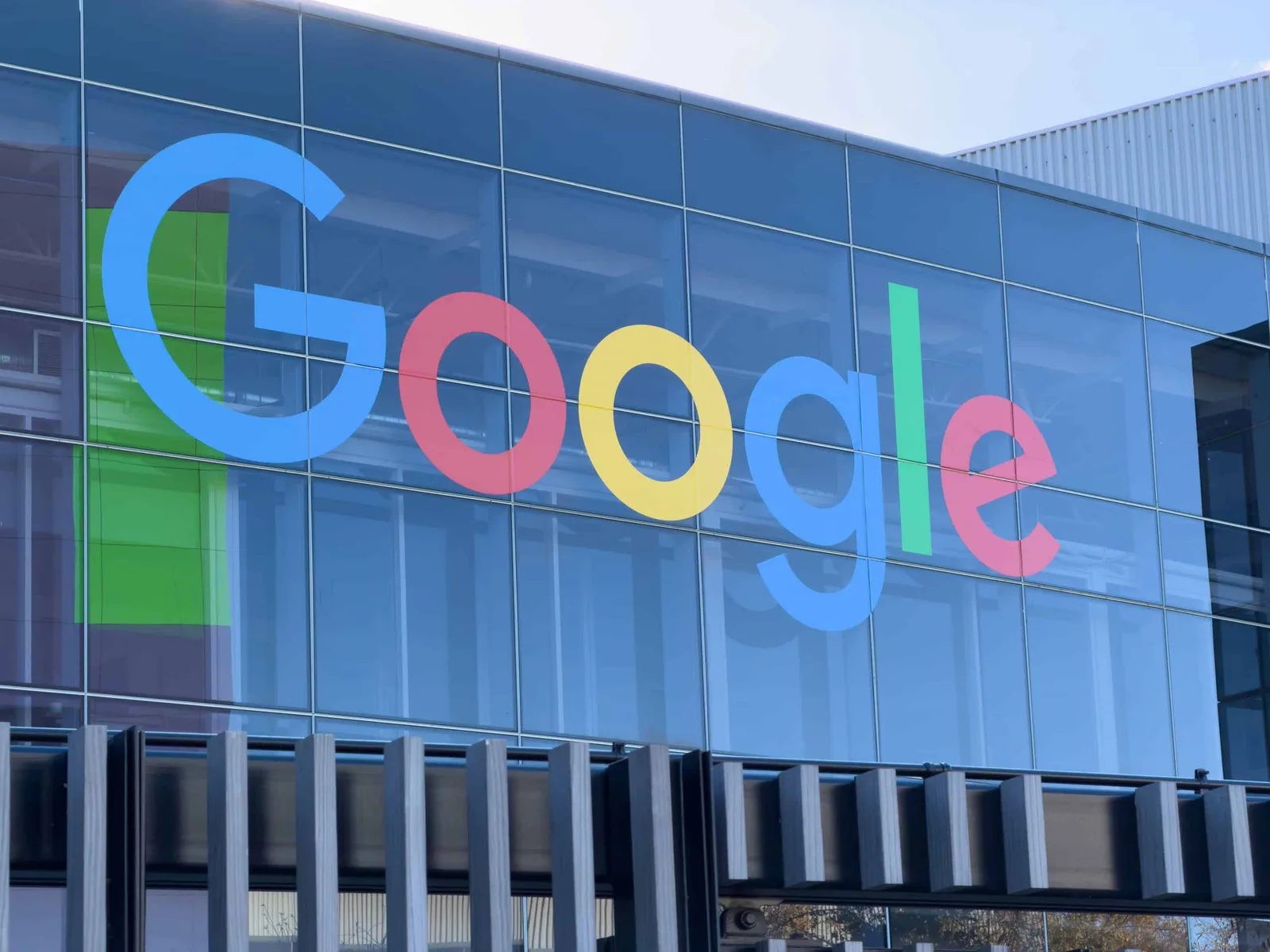 Anúncios falsos de programas públicos passaram pela verificação do Google
