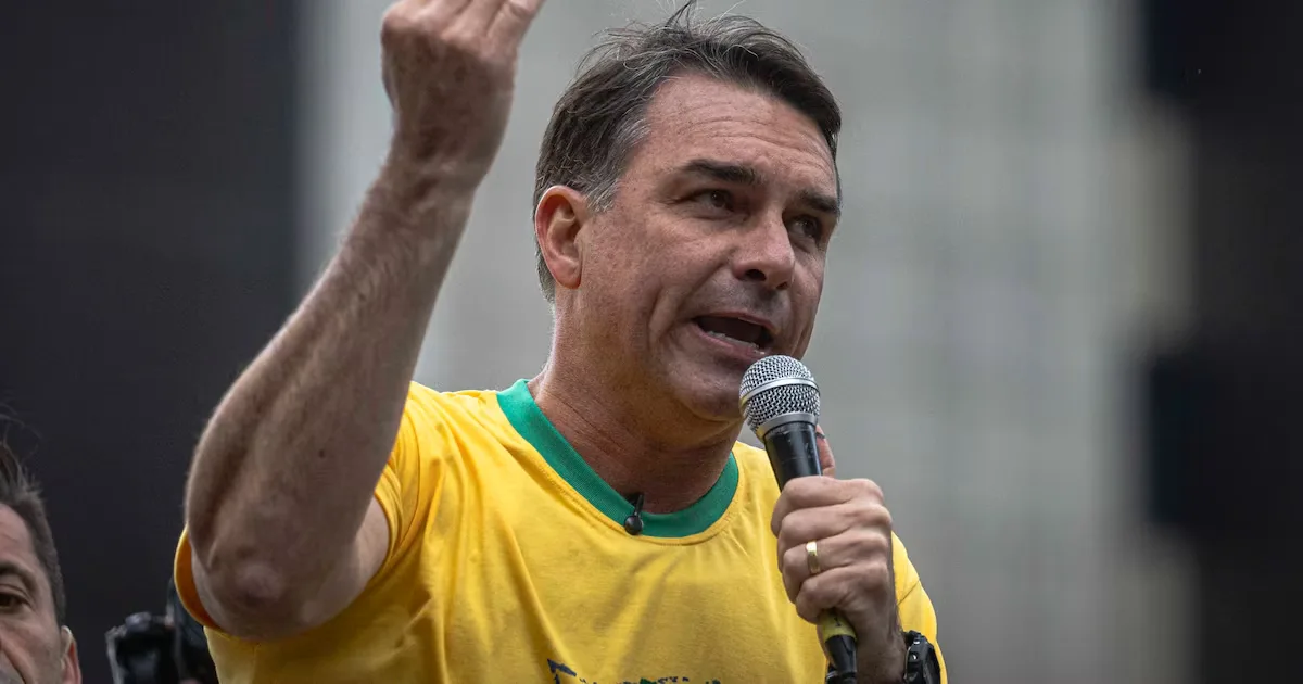 TSE abre investigação sobre Flávio Bolsonaro e aliados por atuação no Instagram