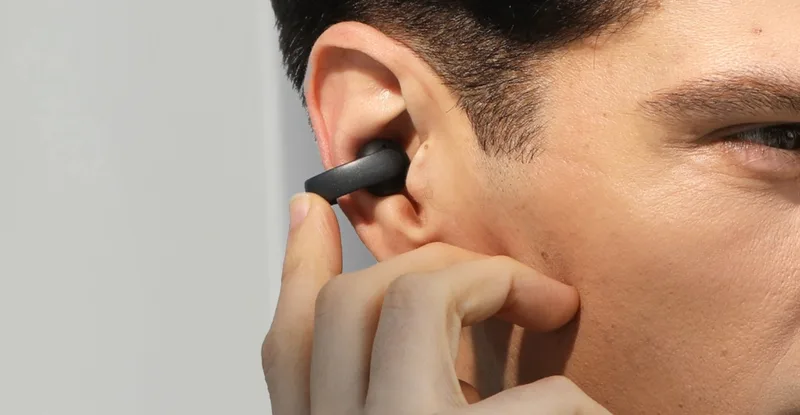 Soundcore AeroClip chega ao menor preço do ano em quatro cores