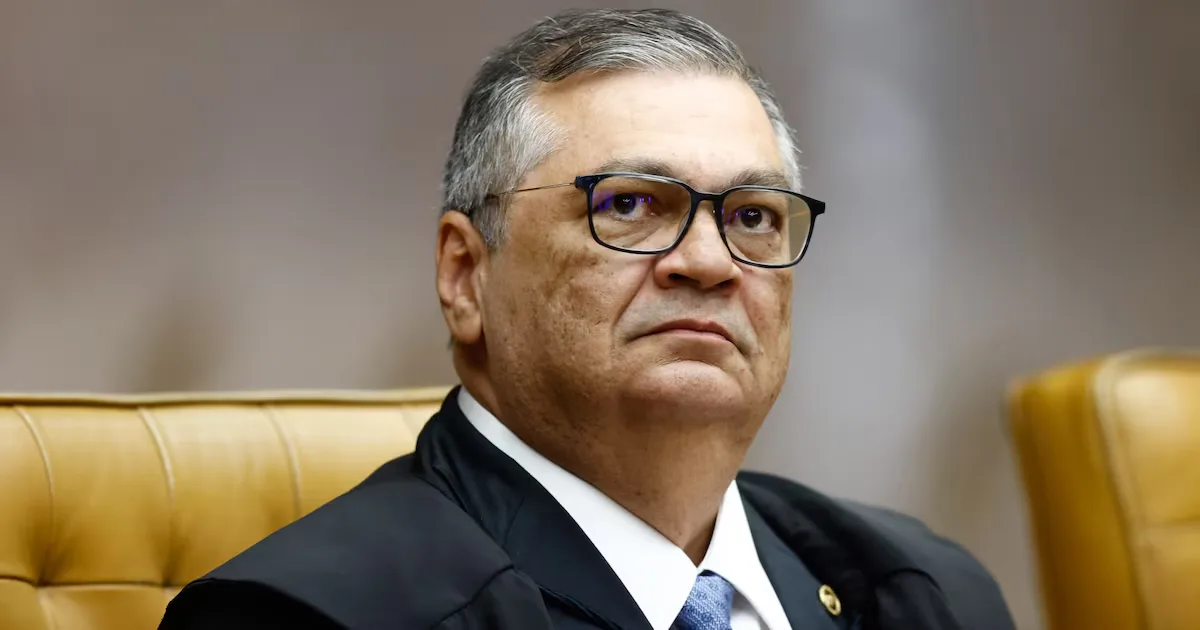 Juristas questionam reintegração de diretor da PF por Flávio Dino