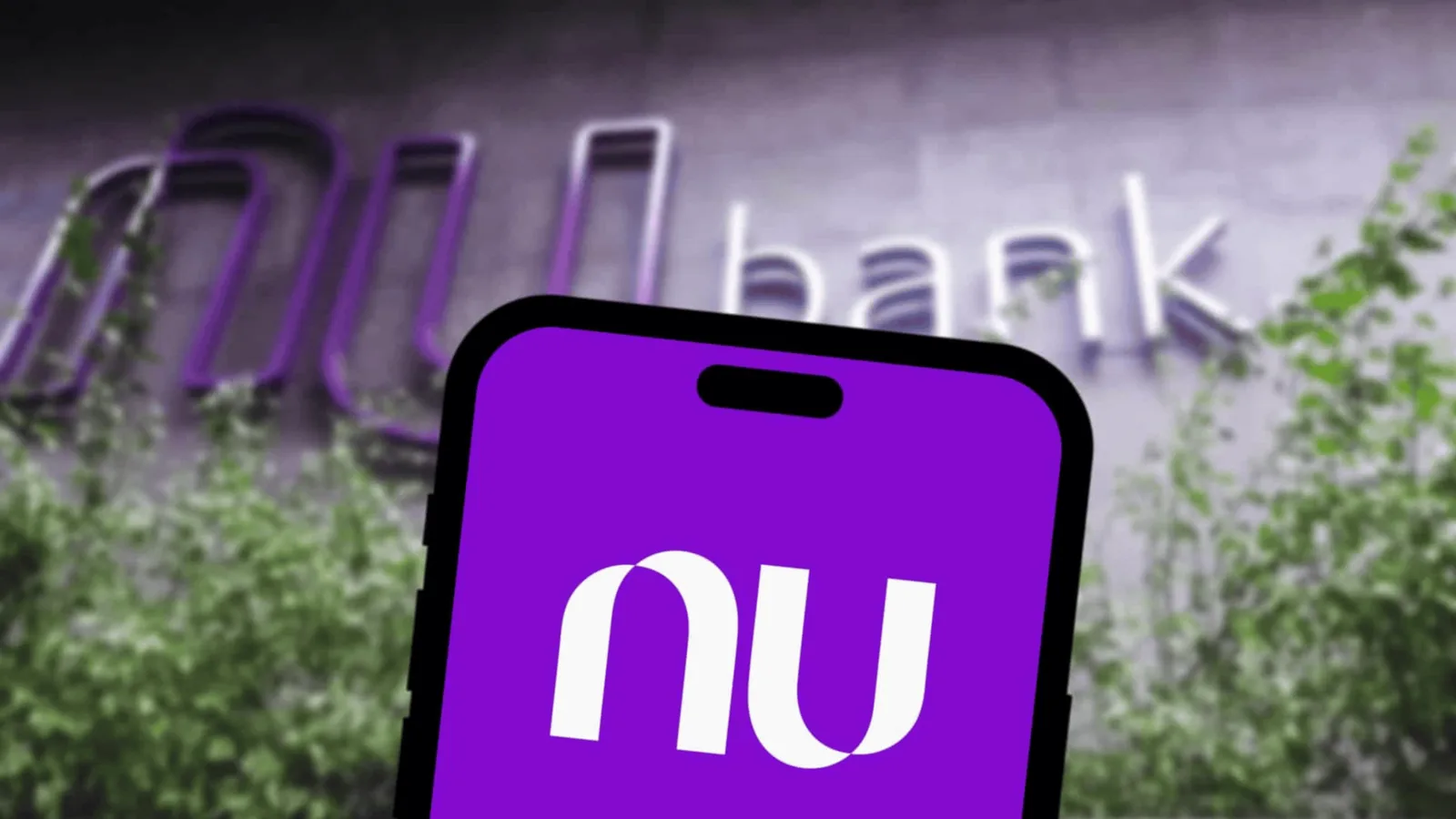 Nubank negocia possível aquisição do banco digital britânico Monzo