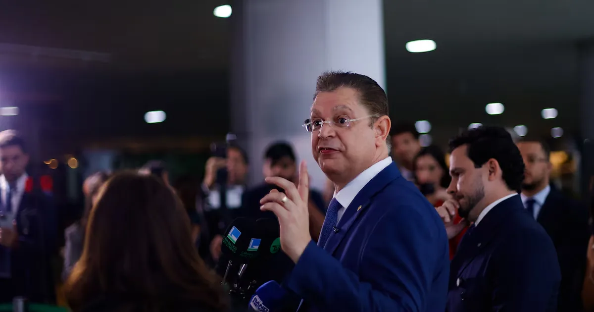 Sóstenes diz que adiamento no STF prolonga desgaste para o governo Lula