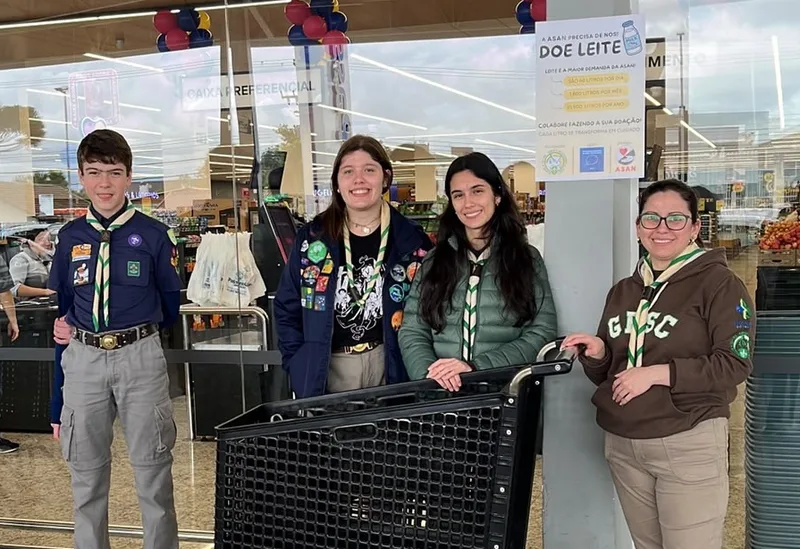 Escoteiros mobilizam doações de leite para idosos em Santa Cruz do Sul