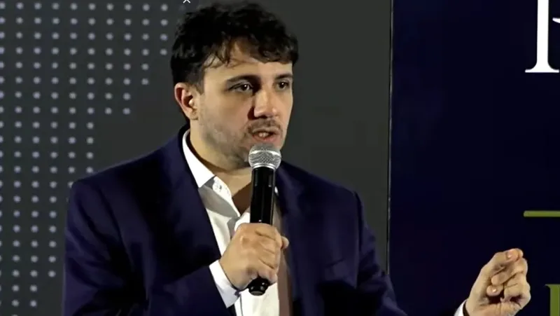 Mensagens de Moraes e Vorcaro antecedem ato convocado por Renan Santos