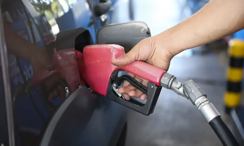 Governo avalia estender subsídio de R$ 2,12 ao litro de diesel