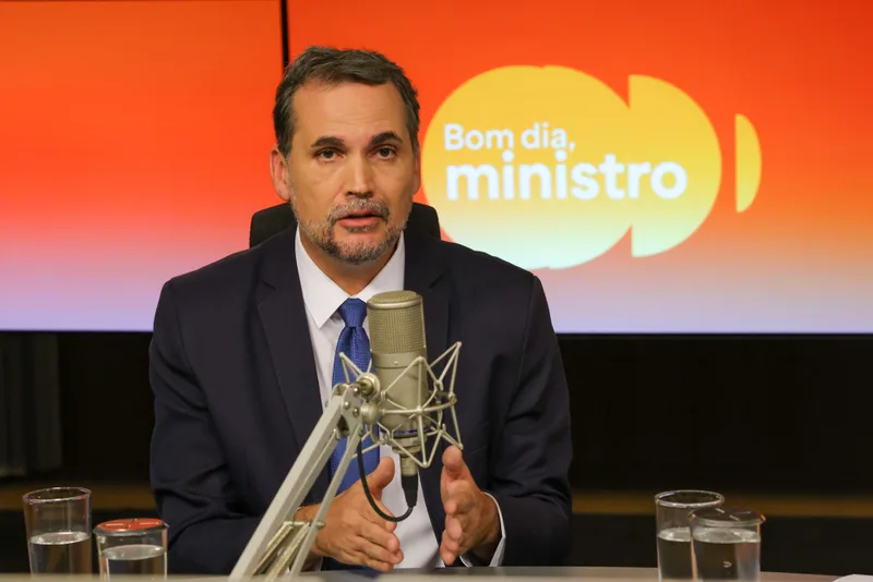 Ministro vincula queda dos juros a compromisso fiscal em possível novo mandato de Lula