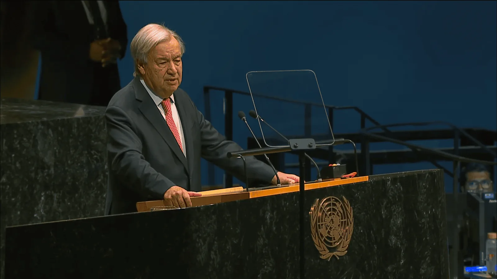 Guterres pede cooperação global para conter riscos da inteligência artificial