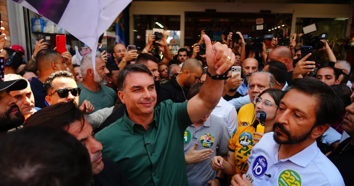 Flávio Bolsonaro nega apoio à retirada de título de Nossa Senhora Aparecida