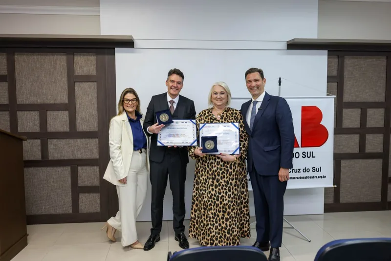 OAB/RS concede Medalha Leonardo Macedônia a dois ex-presidentes de Santa Cruz do Sul