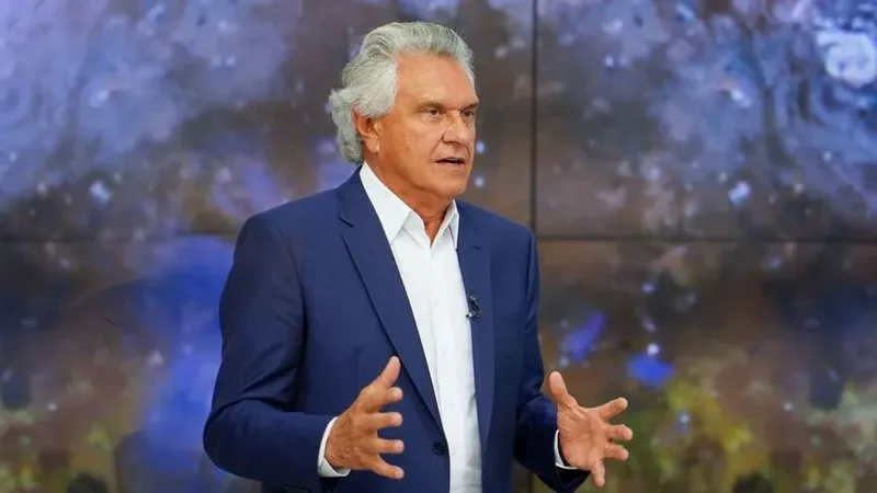 Caiado critica Lula e Flávio Bolsonaro ao comentar crise no STF