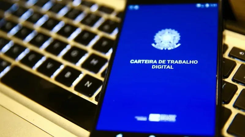 Serviços lideram criação de vagas formais no acumulado de 2026