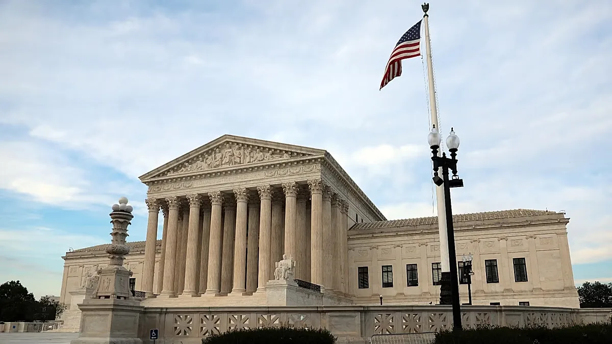 Supremo barra mudança federal no voto postal antes das eleições de novembro