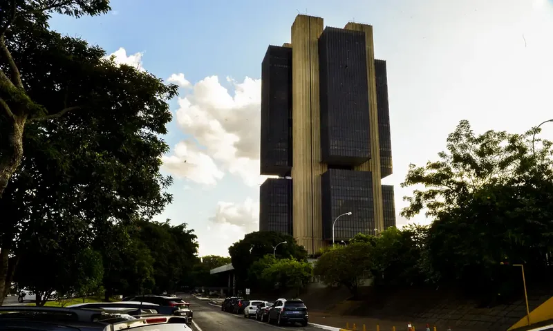 Banco Central avalia elevar exigência de capital para crédito mais caro