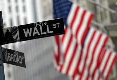 Bolsa de Nova York encerra sessão dividida após dado de inflação nos EUA