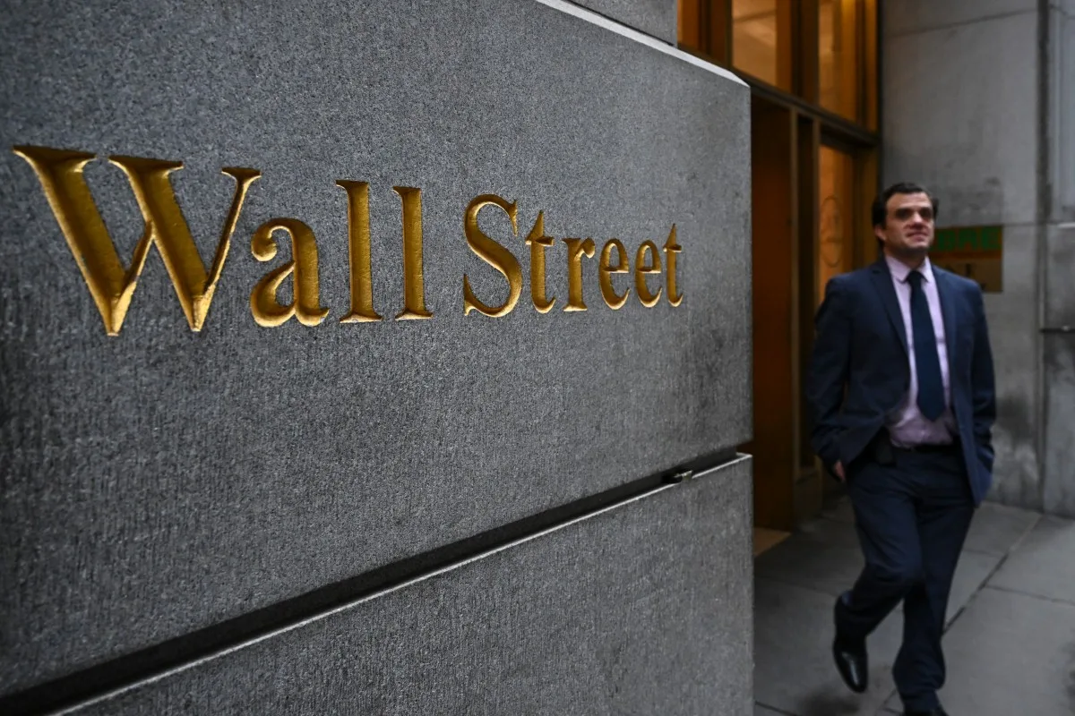 Wall Street encerra a semana com índices em alta e petróleo em queda
