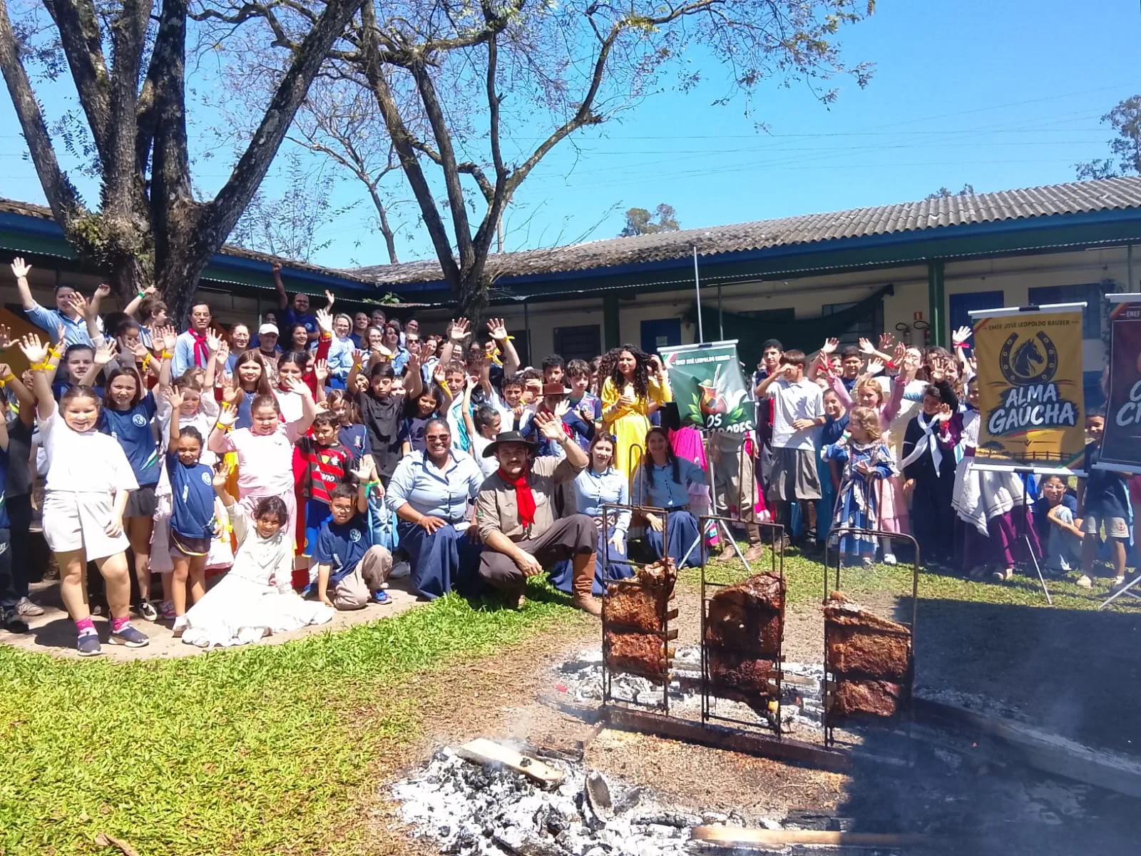 Escolas promovem gincana, mateada e mostras pedagógicas