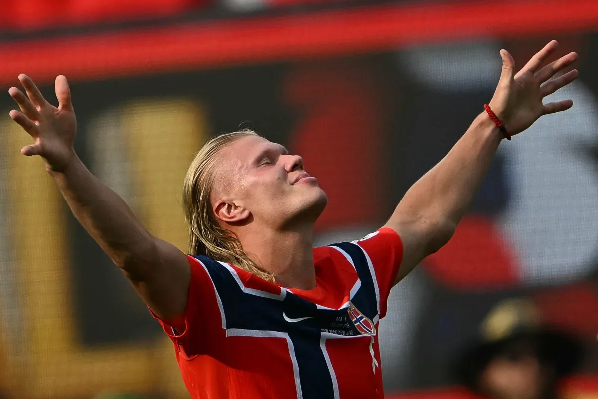 Haaland leva Norwegian Air Shuttle à Justiça por uso de imagem em campanha
