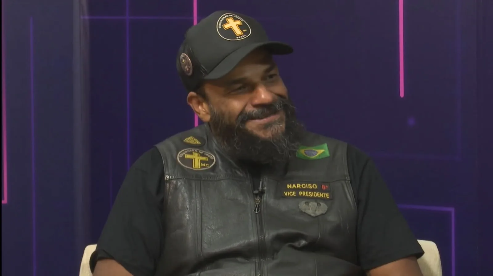Motoclube evangélico oferece apoio espiritual a motoboys durante paradas no trânsito