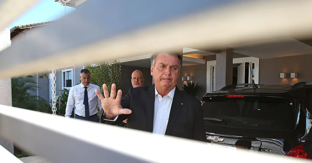 Defesa de Bolsonaro pede a Nunes Marques suspensão de pena por revisão criminal