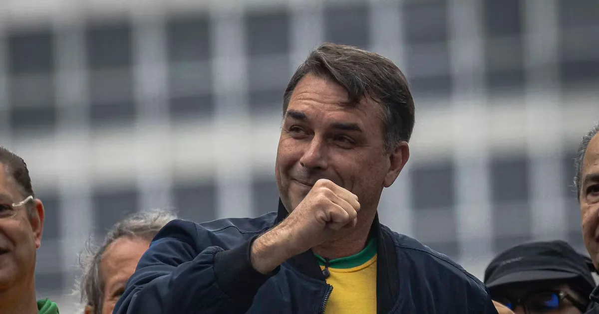 Flávio Bolsonaro associa Moraes a Lula em ato de 7 de Setembro em São Paulo