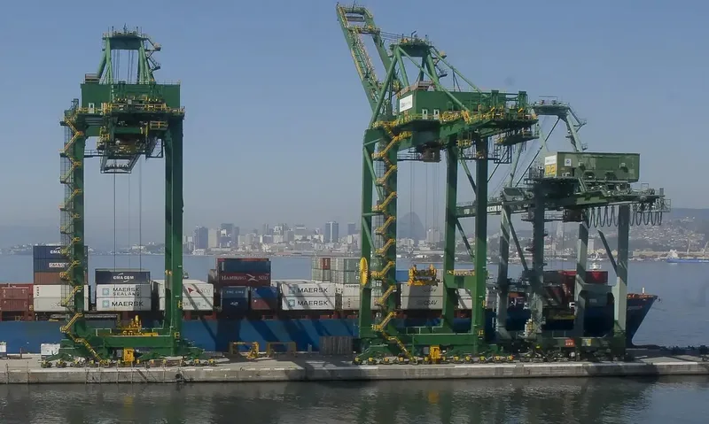 Comércio exterior brasileiro acumula saldo positivo de US$ 57,224 bilhões no ano