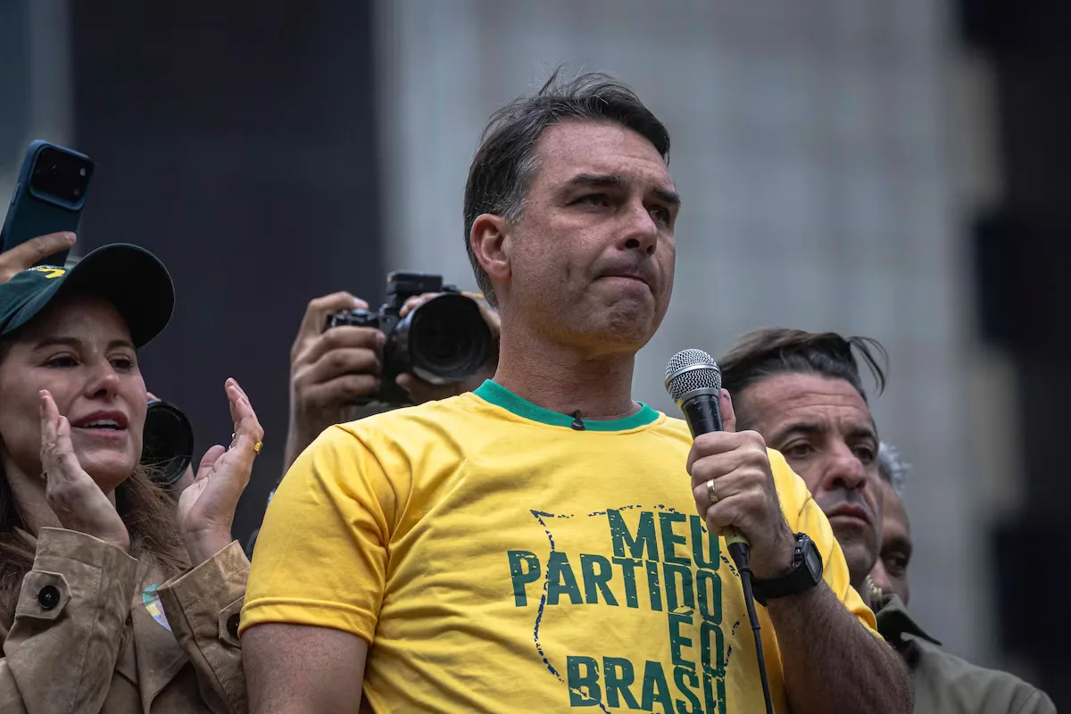 Campanha de Flávio Bolsonaro minimiza investigação sobre financiamento de filme