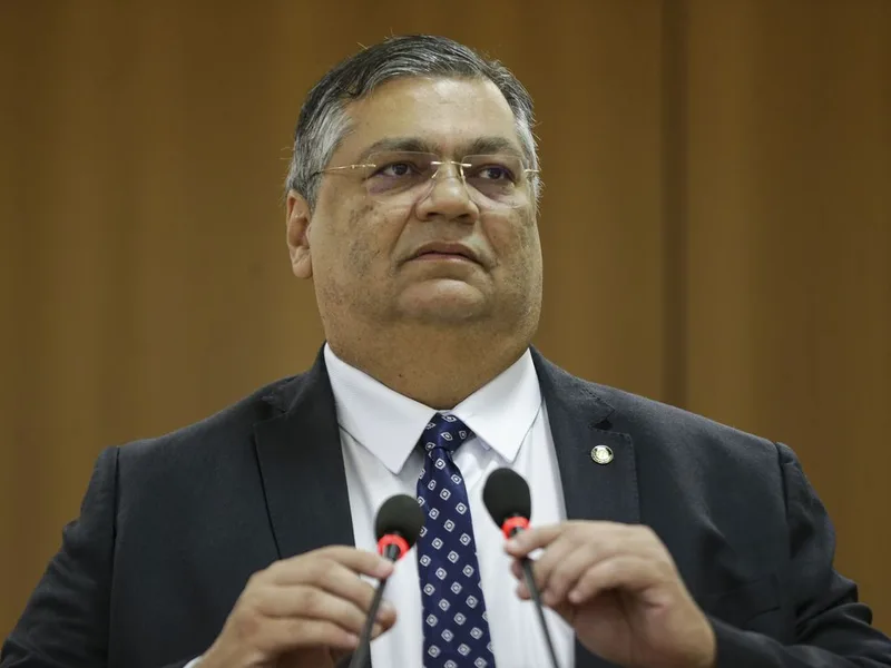 Direita critica suspensão de julgamento no STF após pedido de vista de Dino