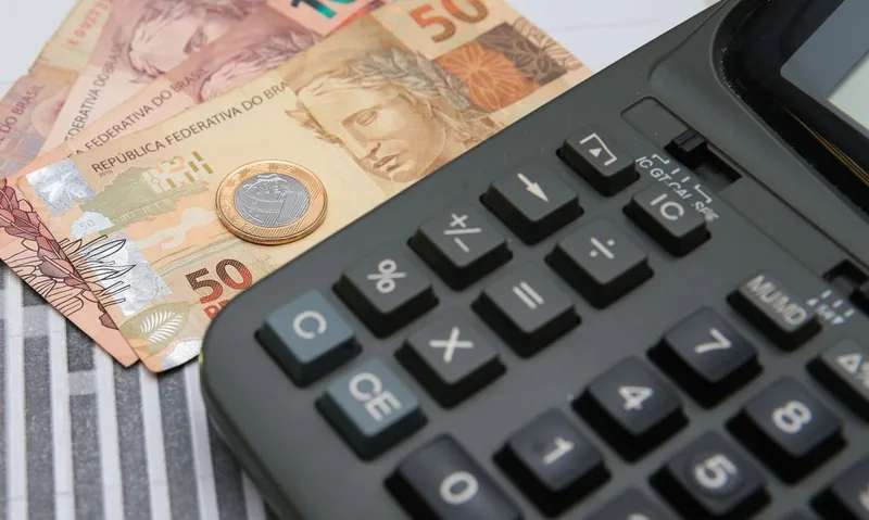 Estatais federais têm superávit recorde para agosto, mas acumulam déficit no ano