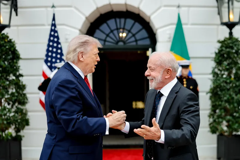 Lula pede a Trump distância das eleições brasileiras e defende soberania das urnas
