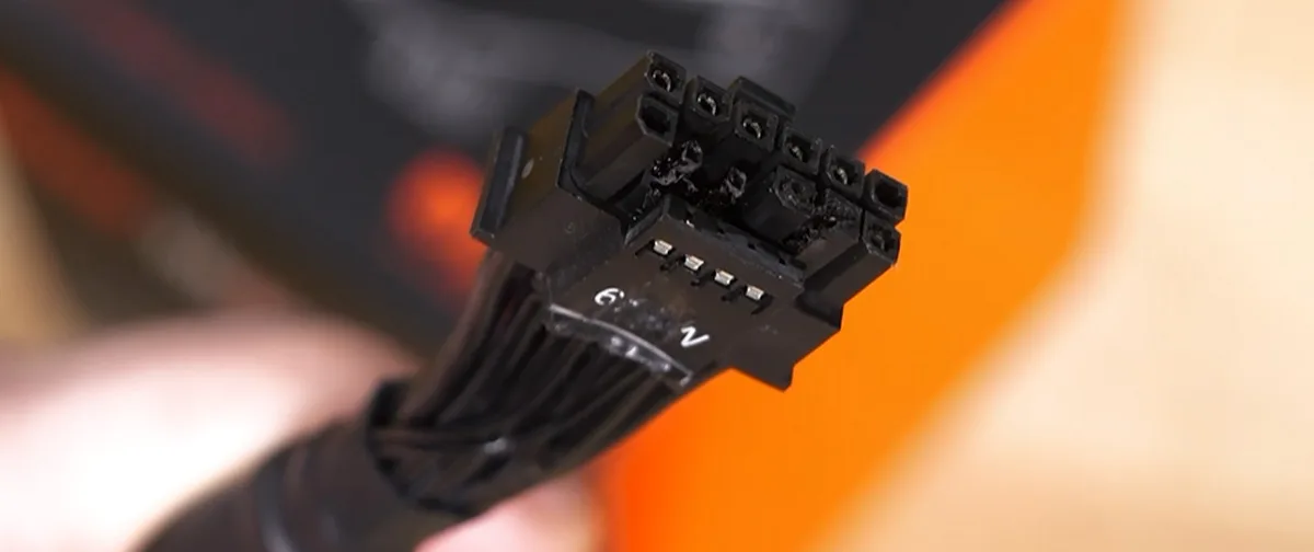 Cabo de RTX 5090 atinge 175,4 °C e derrete no conector da fonte