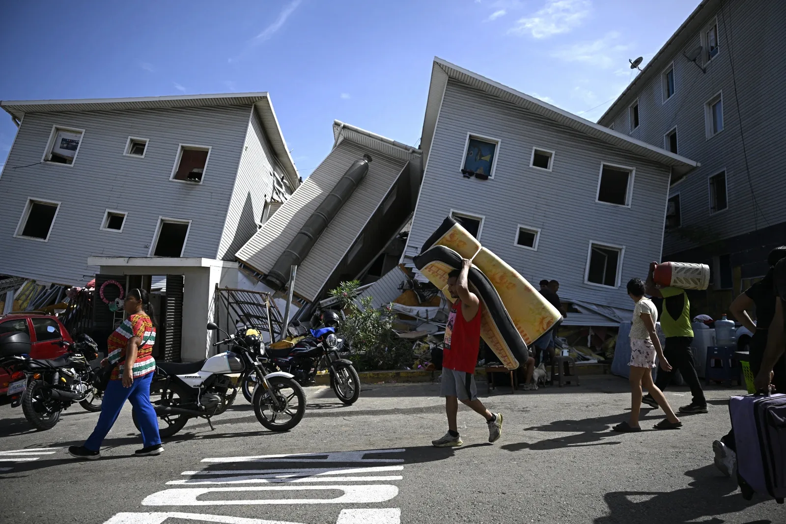 La Guaira reabre escolas com matrículas reduzidas após terremotos